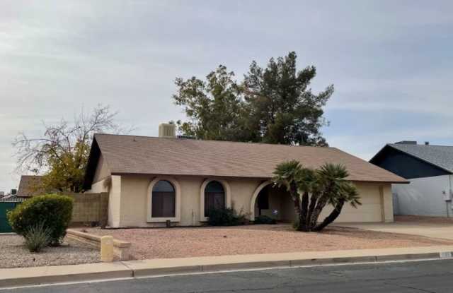 701 W Vaughn St Tempe