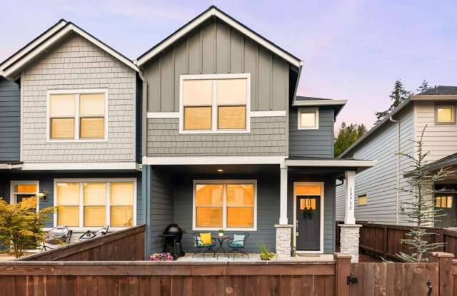 3 Bed,2.5 Bath Townhome at the Landing At Salmon Creek - 13735 Northwest 7th Place, Salmon Creek, WA 98685