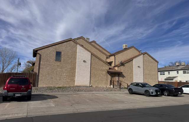 Cute 2 Story, 3Bed, 1.5Bath Townhouse in Grand Junction!!!!