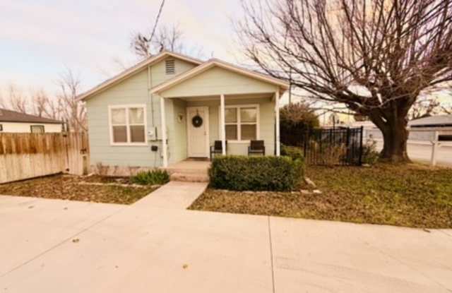 Photo of 998 North 6th Street