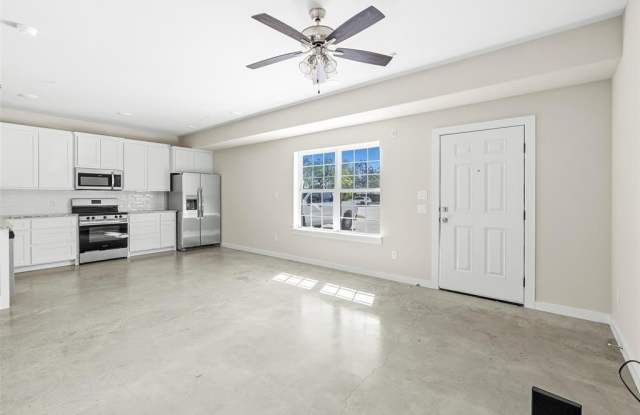 2290 W Tarleton Street