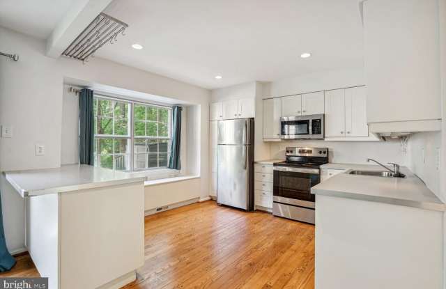 9909 HEMLOCK WOODS Lane