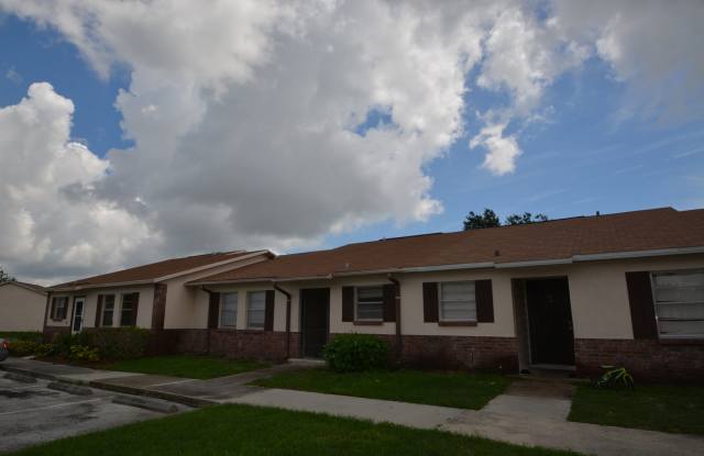 2 BR/2BA CONDO IN CLEARLAKE VILLAGE IN COCOA