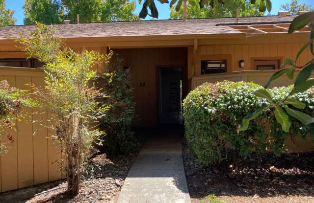 Charming 2 Bedroom, 1 Bathroom Condo in Santa Barbara
