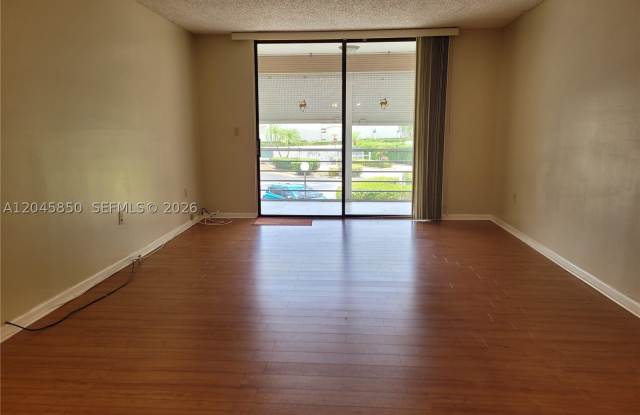 1800 N Lauderdale Ave