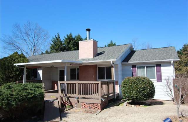 Photo of 1825 Skyline Drive