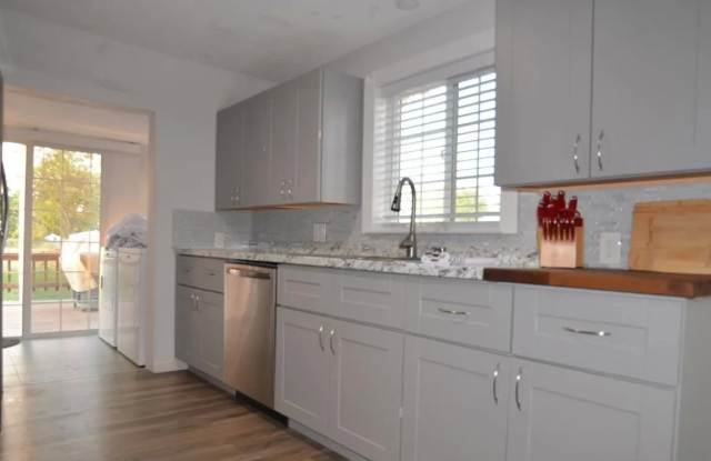 Photo of 711 Warner Avenue