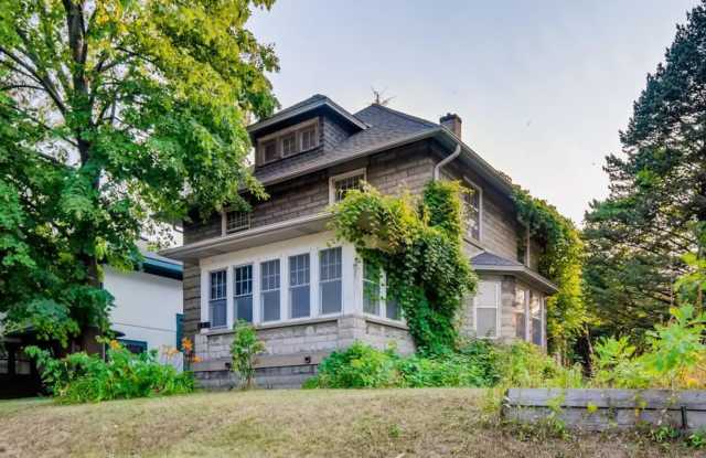 Photo of June 2025 ~ Cute 5 bedroom house. Spacious bedrooms. In unit laundry and dishwasher.