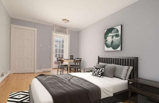 Photo of 426 E 9th St