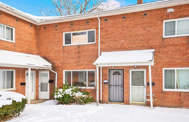 2 BED 1.5 BATH UNIT IN THE BANBURY CONDOMINIUMS!