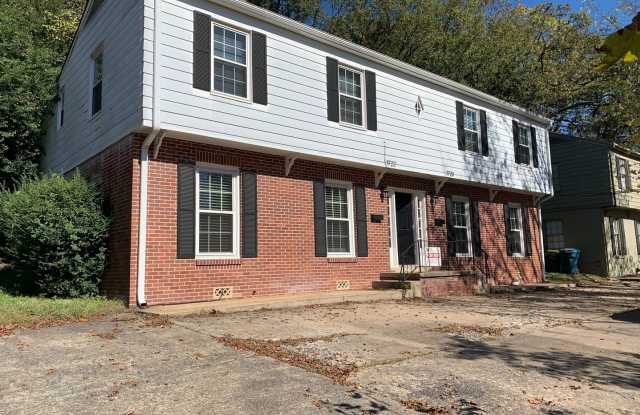 1722 Kavanaugh Blvd., Little Rock AR 72205 - Updated Heights 2br 1ba duplex