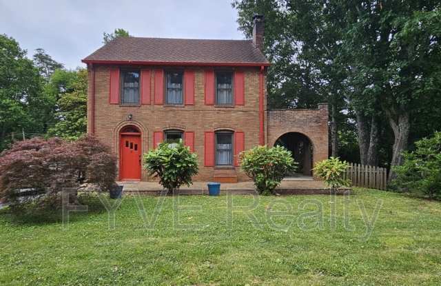 130 Woodlawn Pike