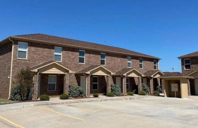 1301 SW Washington apt 3- AVAILABLE NOW!