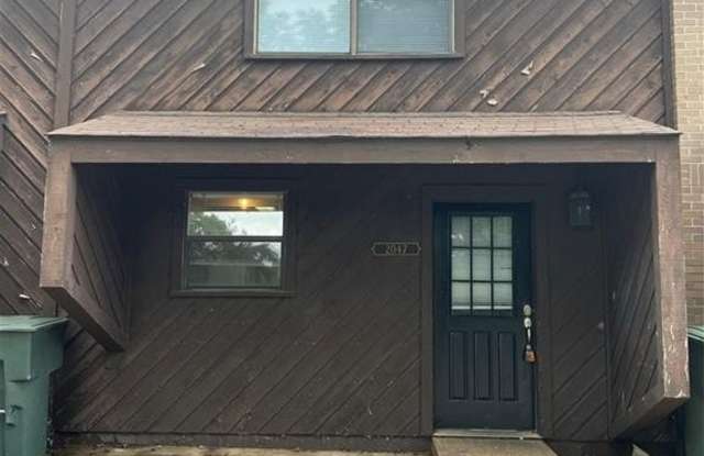 Photo of 2043 East Oaks  DR