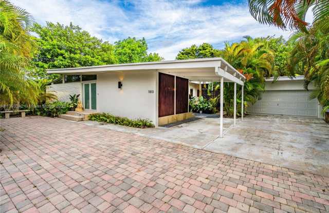 Photo of 1810 Alamanda Drive