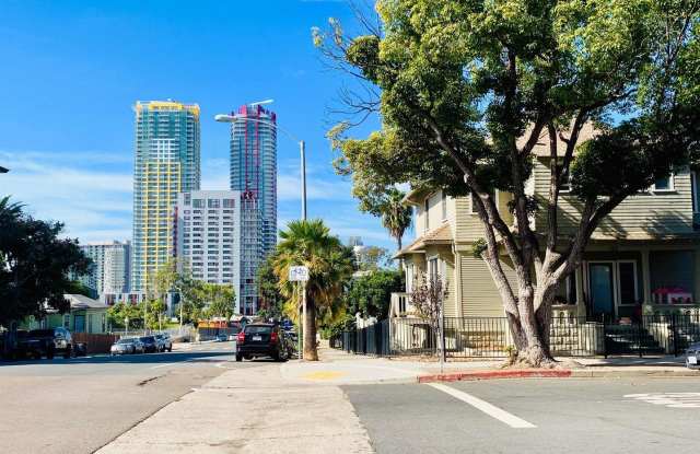 LIGHT AND BRIGHT STUDIO RIGHT OUTSIDE OF DOWNTOWN! $1,395/mo!!!