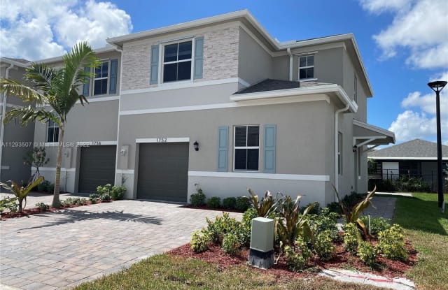 1752 SE 7th Ter - 1752 Southeast 7th Terrace, Homestead, FL 33034