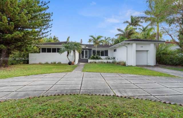 Photo of 1230 96th St