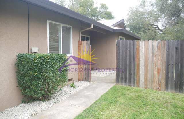 3 Bed 1 Bath 1,006 sqft Duplex in Fair Oaks