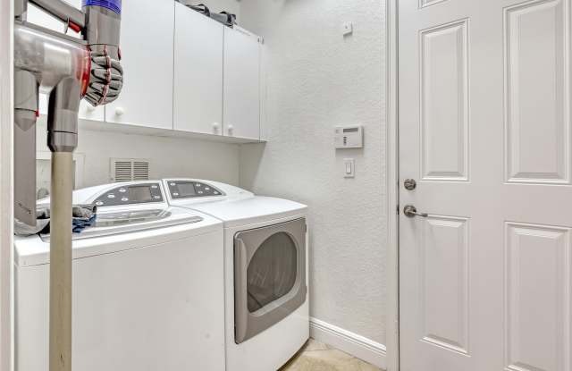 4920 Vine Cliff Way E