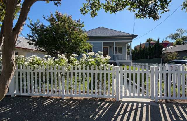 204 N Main St