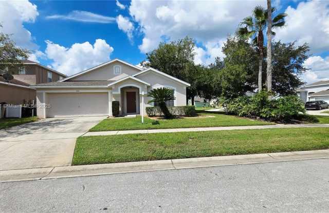 Photo of 550 Castlemain Cir