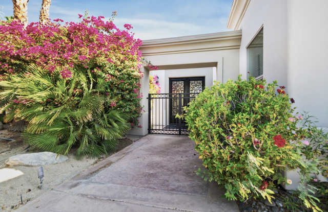 4 Mesquite Ridge Lane