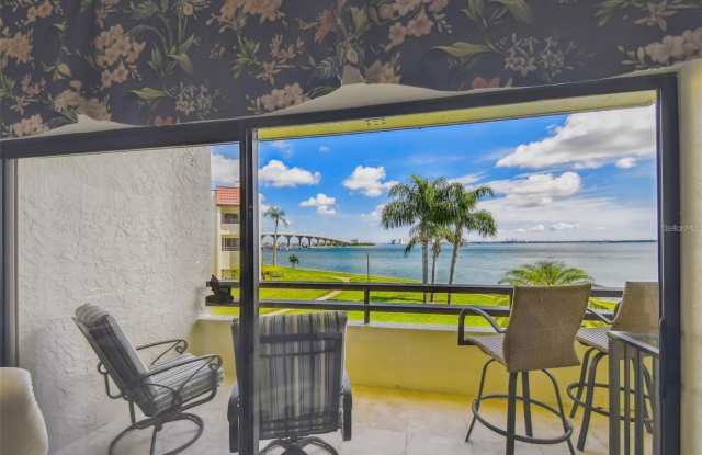 Photo of 127 1ST STREET E