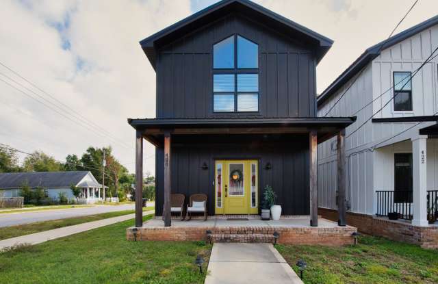 Stunning Downtown Home Available February 1st!