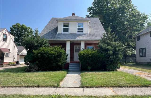 Inviting 3-Bedroom Rental with Natural Light  Charm