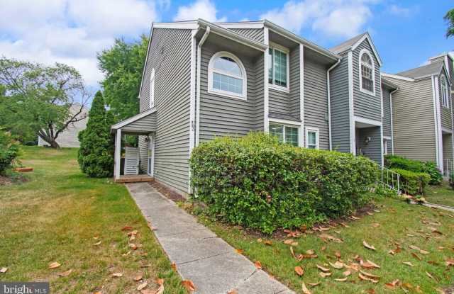 2 EDGEWOOD GREEN CT
