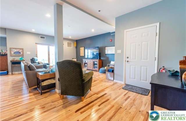 623 Walnut Avenue unit: 1A