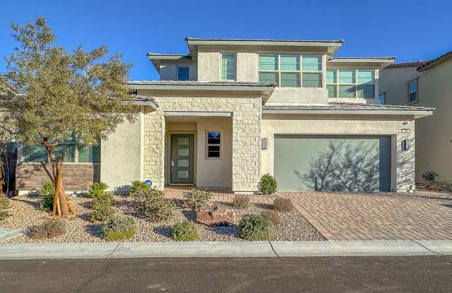 UNFURNISHED - OUTSTADING 4-BEDROOM SUMMERLIN PROPERTY WITH POOL AND SPA!