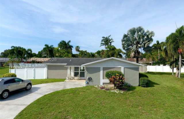 9820 NW 7th St
