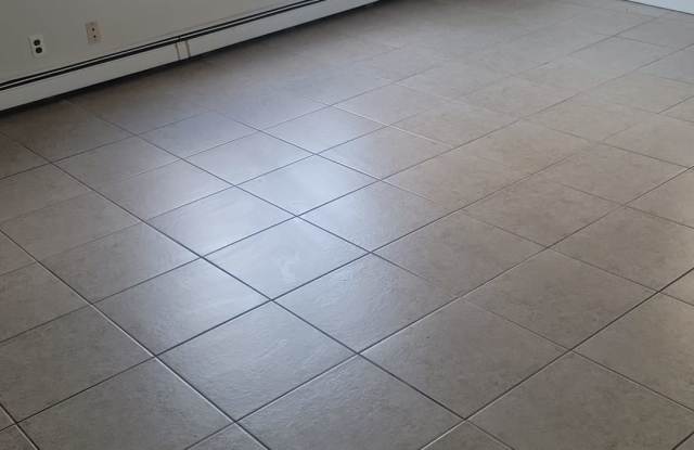 700 McAlpine Street - 3