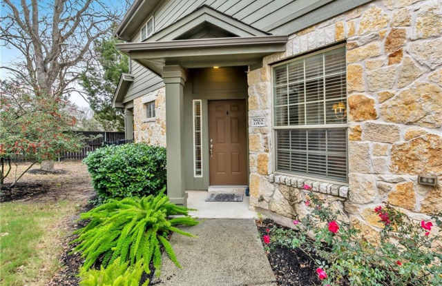 Spectacular 2 bedroom and 2-1/2 bathroom condo in South Austin gated community! photos photos