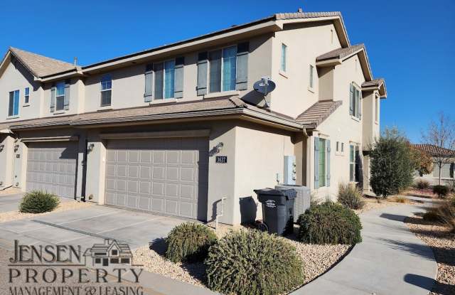 Spacious Town Home - Pets Negotiable, Three Master Suites- Great Home! - 3637 South Atlanta Lane, St. George, UT 84790