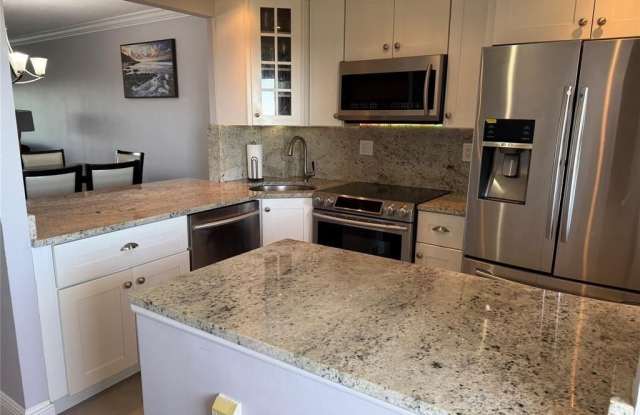 Photo of 1319 E Hillsboro Blvd