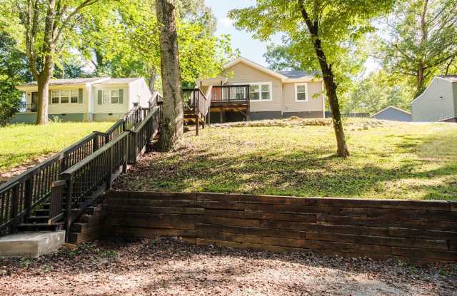 Photo of 712 Woodlawn Dr - Furnished Rental