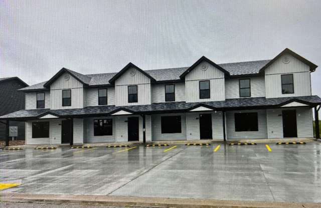 FEBRUARY SPECIAL! RENT $1300, DEPOSIT $1300 w/ 2 YEAR LEASE*