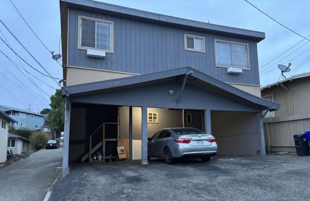 Two Bedroom unit, Ideal Location, Castro Valley!