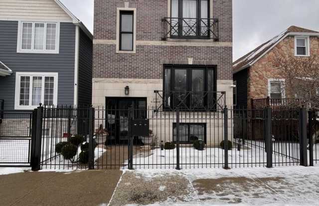 2731 North Campbell Ave.