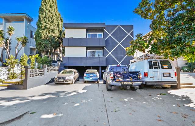 514 N Hayworth Avenue