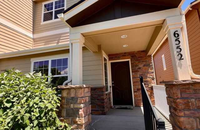 Gorgeous 3 Bedroom Townhouse off North Power Corridor!