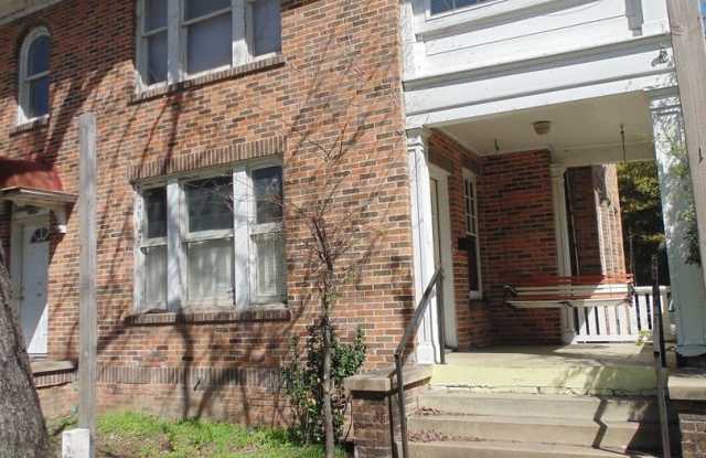 Photo of 3bed/1bath Duplex on West Campus - Walk to Class