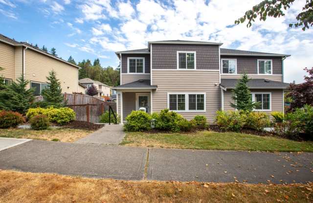 4/2.5 Townhouse for rent in DuPont!