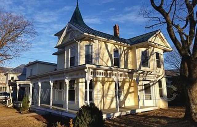 Photo of 5752 Main Street