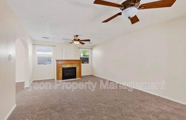 3013 Taos Meadows Dr NE