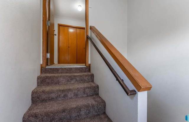 1409 East Nye Street