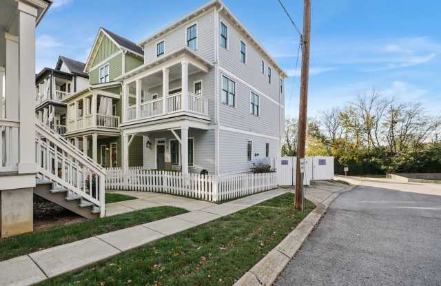 Beautiful 4BR/3.5BA Single Family Detached Home Steps From Vanderbilt University and Centennial Park